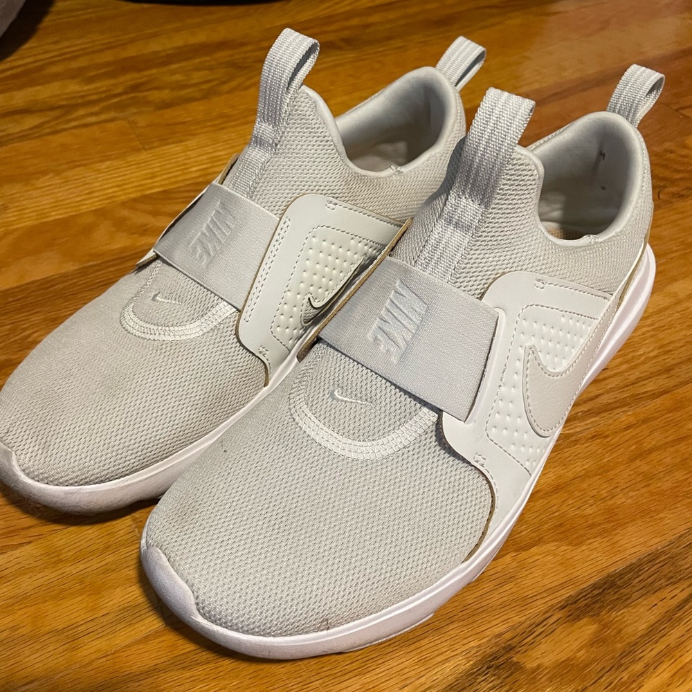 Women’s Nike Sneakers- 9